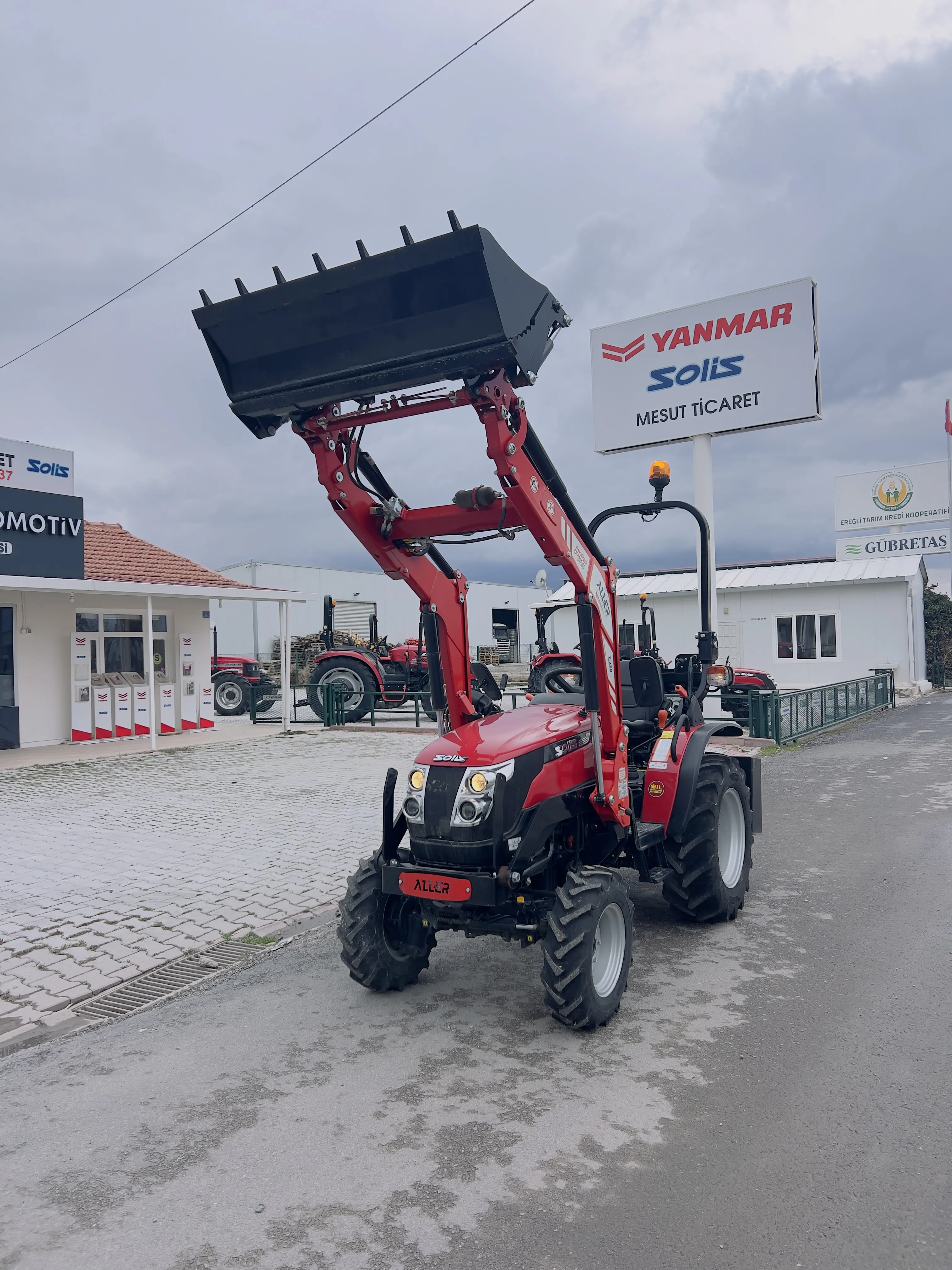 SOLİS S26PLAS ÖN YÜKLEYİCİ KEPÇELİ