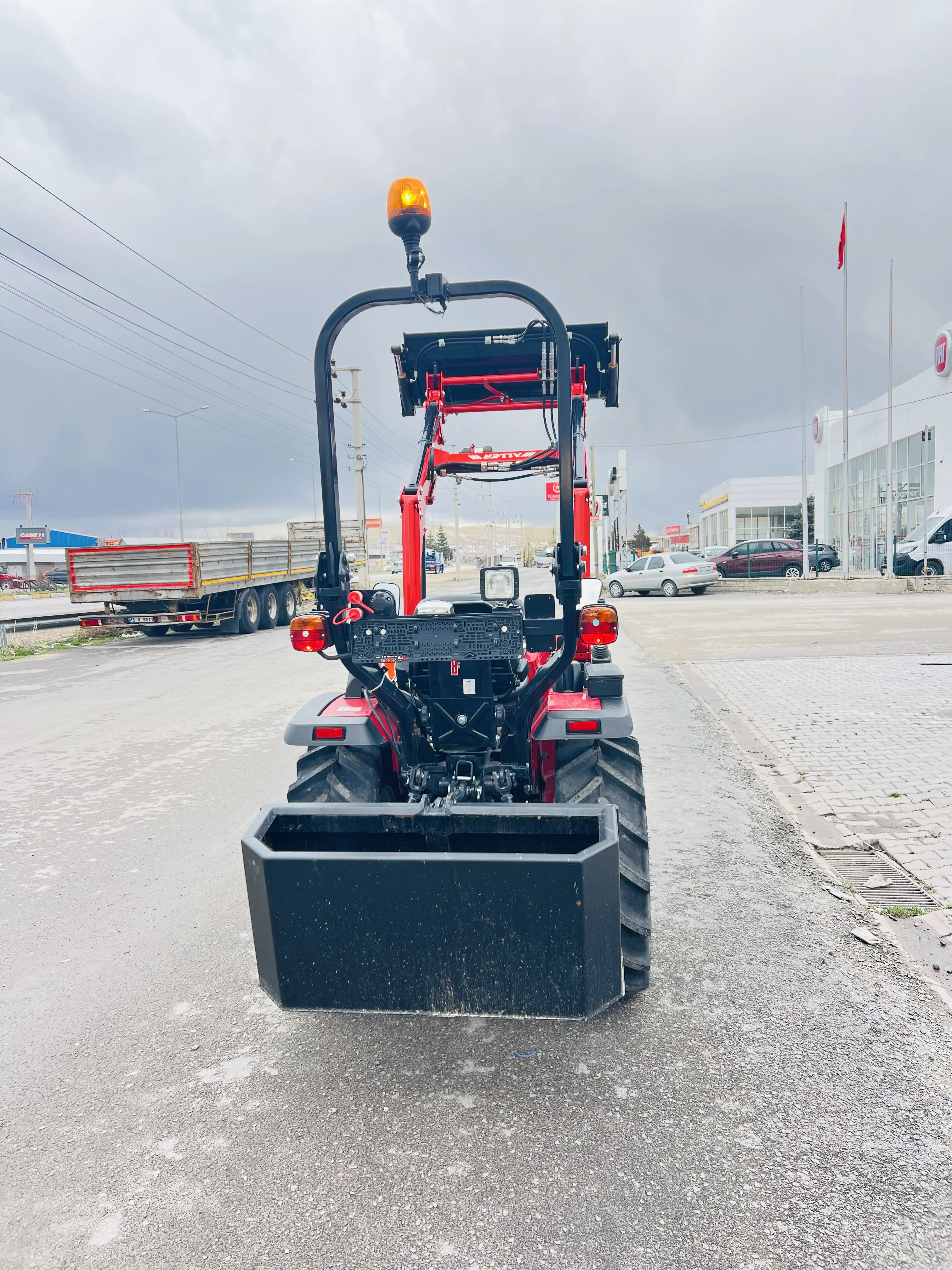SOLİS S26PLAS ÖN YÜKLEYİCİ KEPÇELİ