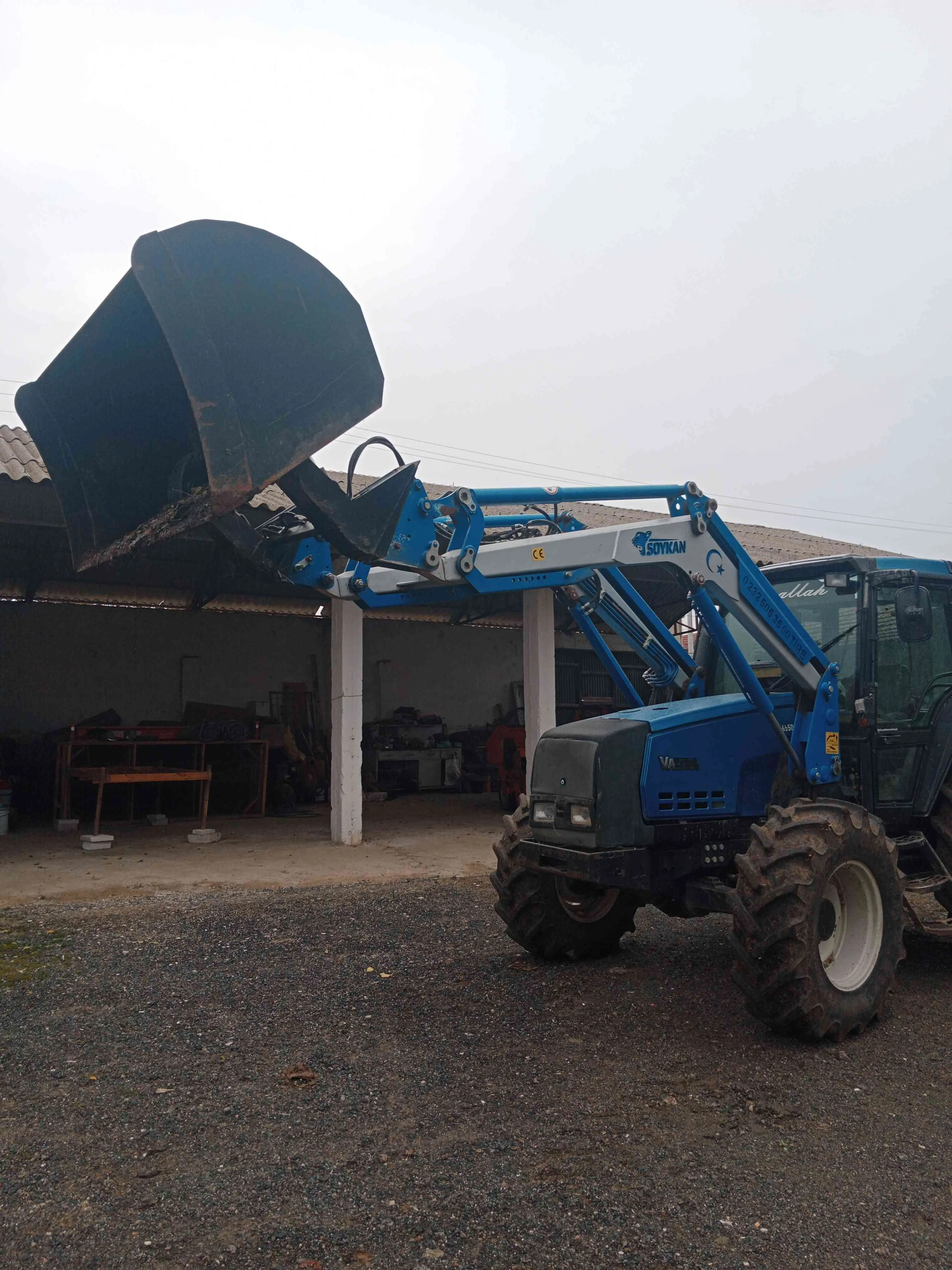 Kepçeli traktör